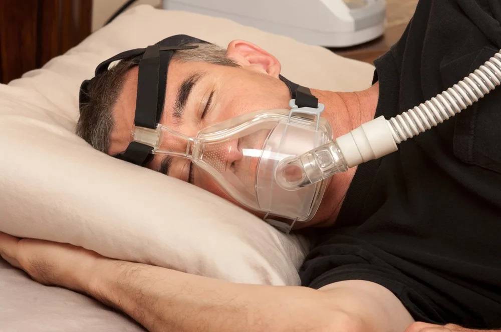 陽壓呼吸器(CPAP)是睡眠呼吸中止症常見的處置選項之一,透過正壓氣流協助維持上呼吸道暢通